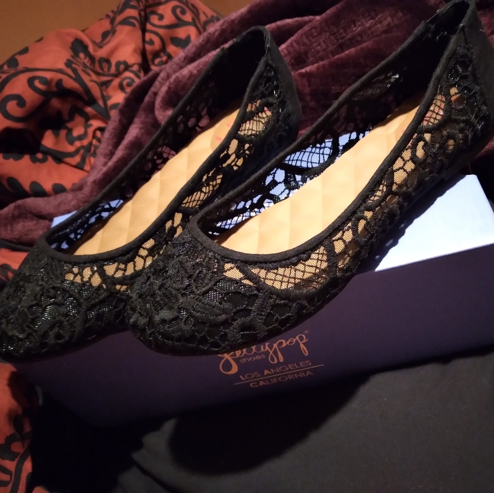 Black flats for women